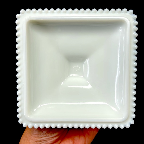 Vintage Westmoreland grape milk glass hand painted pedestal covered cake box - Picture 5 of 12